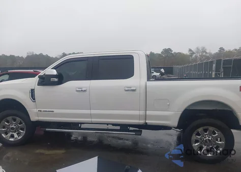 2017 Ford F-250 Lariat z USA, uszkodzony, nr VIN 1FT7W2BT0HEC94708